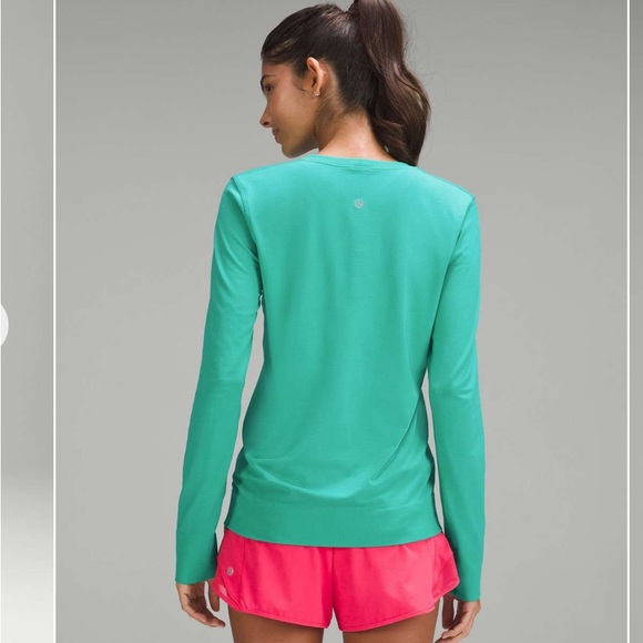 Lululemon Swiftly Relaxed Long-Sleeve Shirt
Kelly Green ,size 8. Good condition - Picture 3 of 7